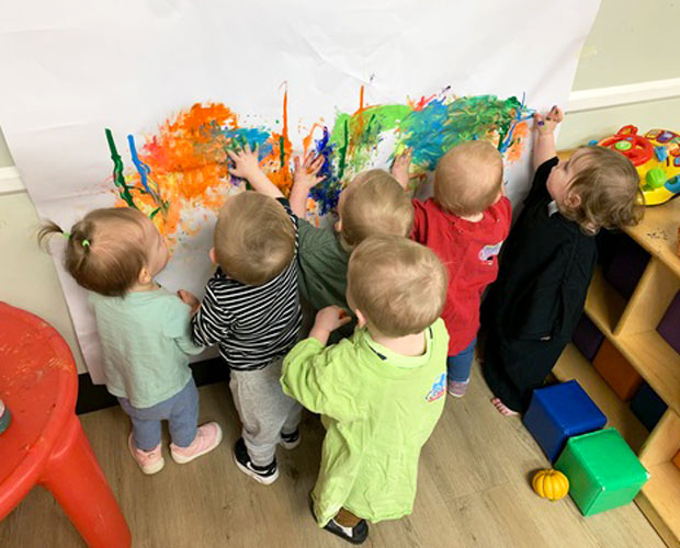 06 Toddler Class Painted A Wall Mural (2)